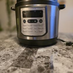 Insignia Pressure Cooker 