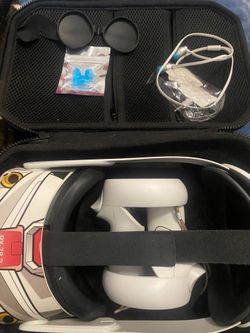 Meta Quest 2 128GB bundle comes with earphones and pro case and the pro strap for comfort