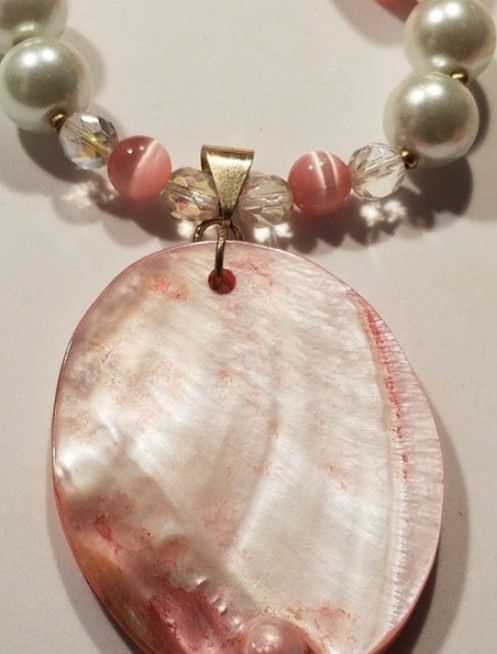 Pink Mother of Pearl Large Shell Pendant Pink /White Swirl Design Glass Beads Rhinestone Necklace Earring Set