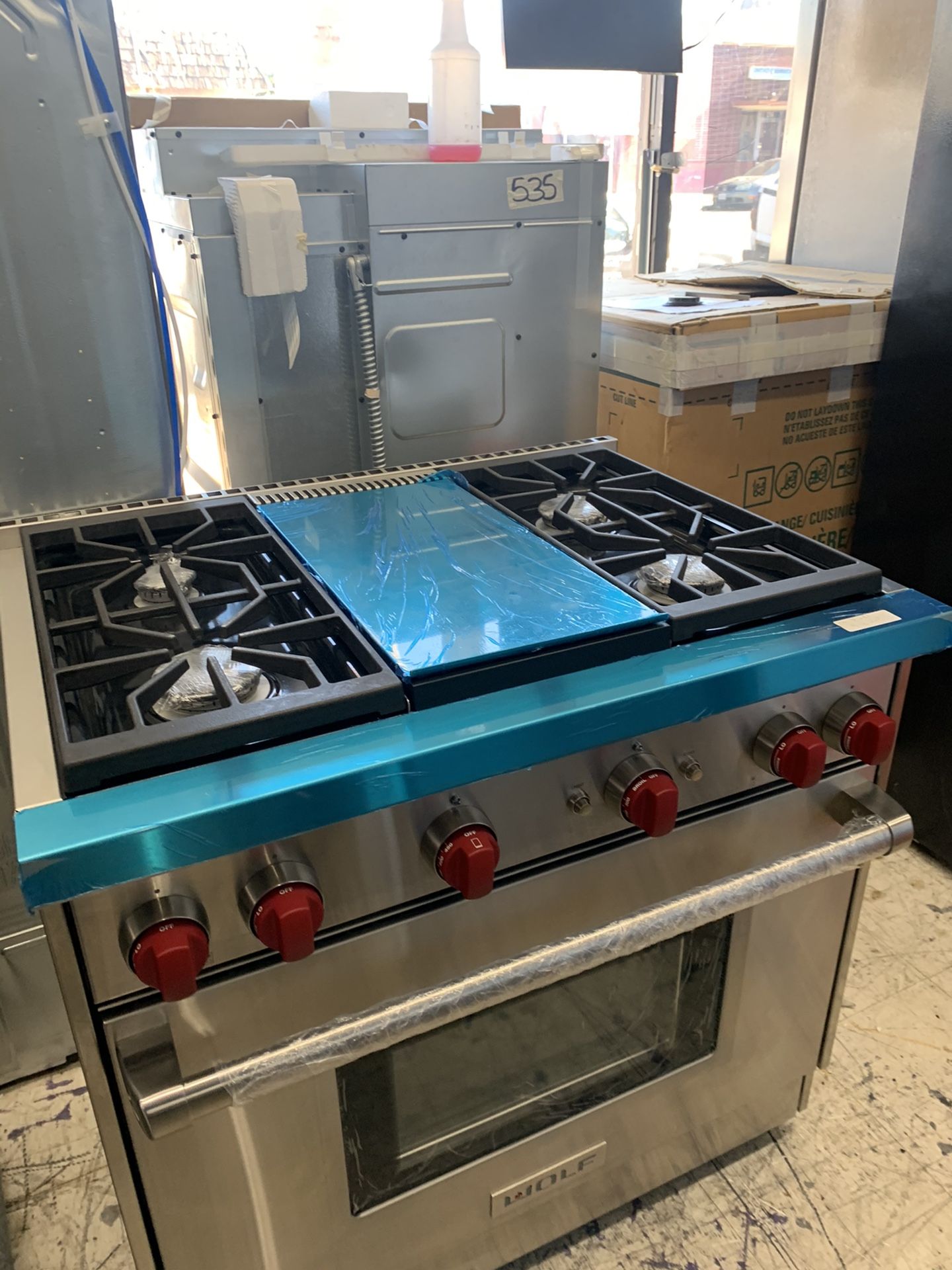 Wolf 36β slide in range with middle grill in stainless steel