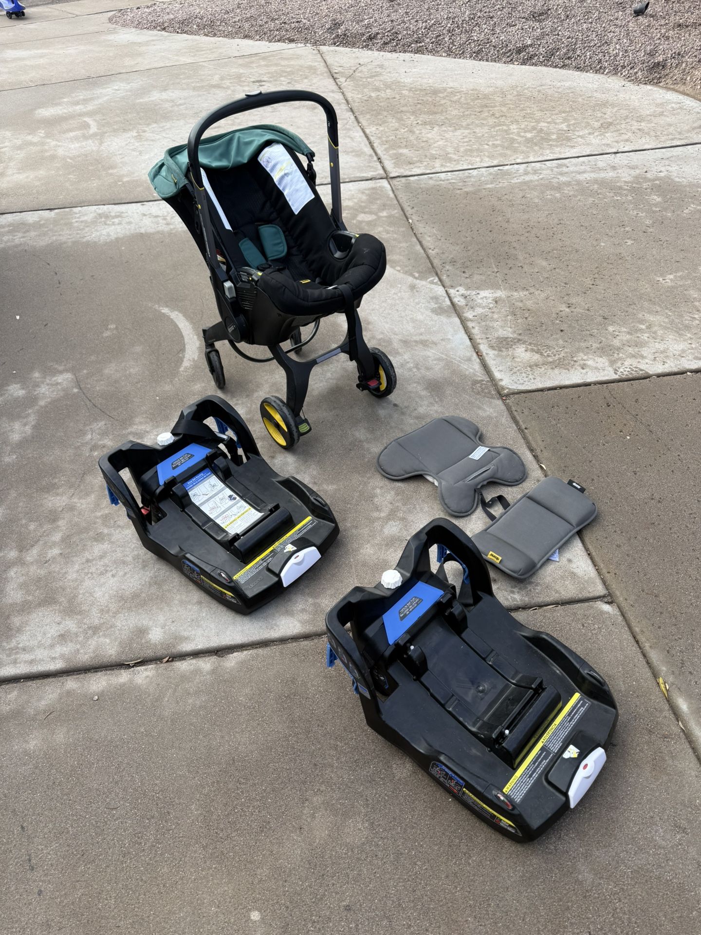 Doona Max Stroller, (2) Bases, Infant Insert