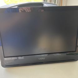 Visio 17 In Color Flat Screen TV