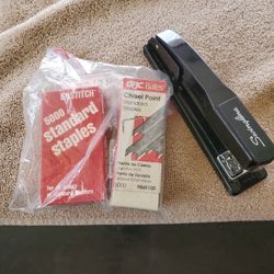 Swingline Stapler W Staples 