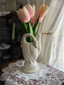 Triple swan vase