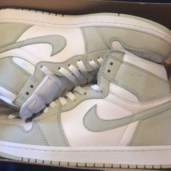 Jordan 1 High Sea Foam Size 10.5 W / 9 M