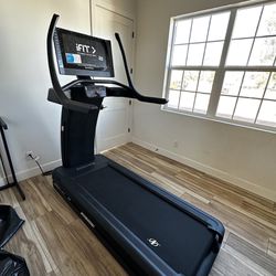 For Sale! Brand NEW Treadmill Nordictrack Elite X22i Incline Trainer Treadmill 