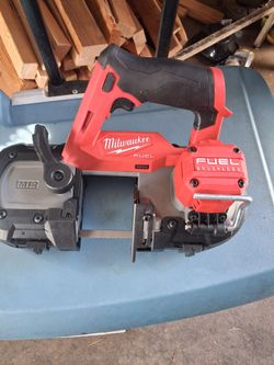 Milwaukee fuel m12 bend saw. #252920 tool only