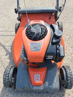 Husqvarna lawnmower self propelled