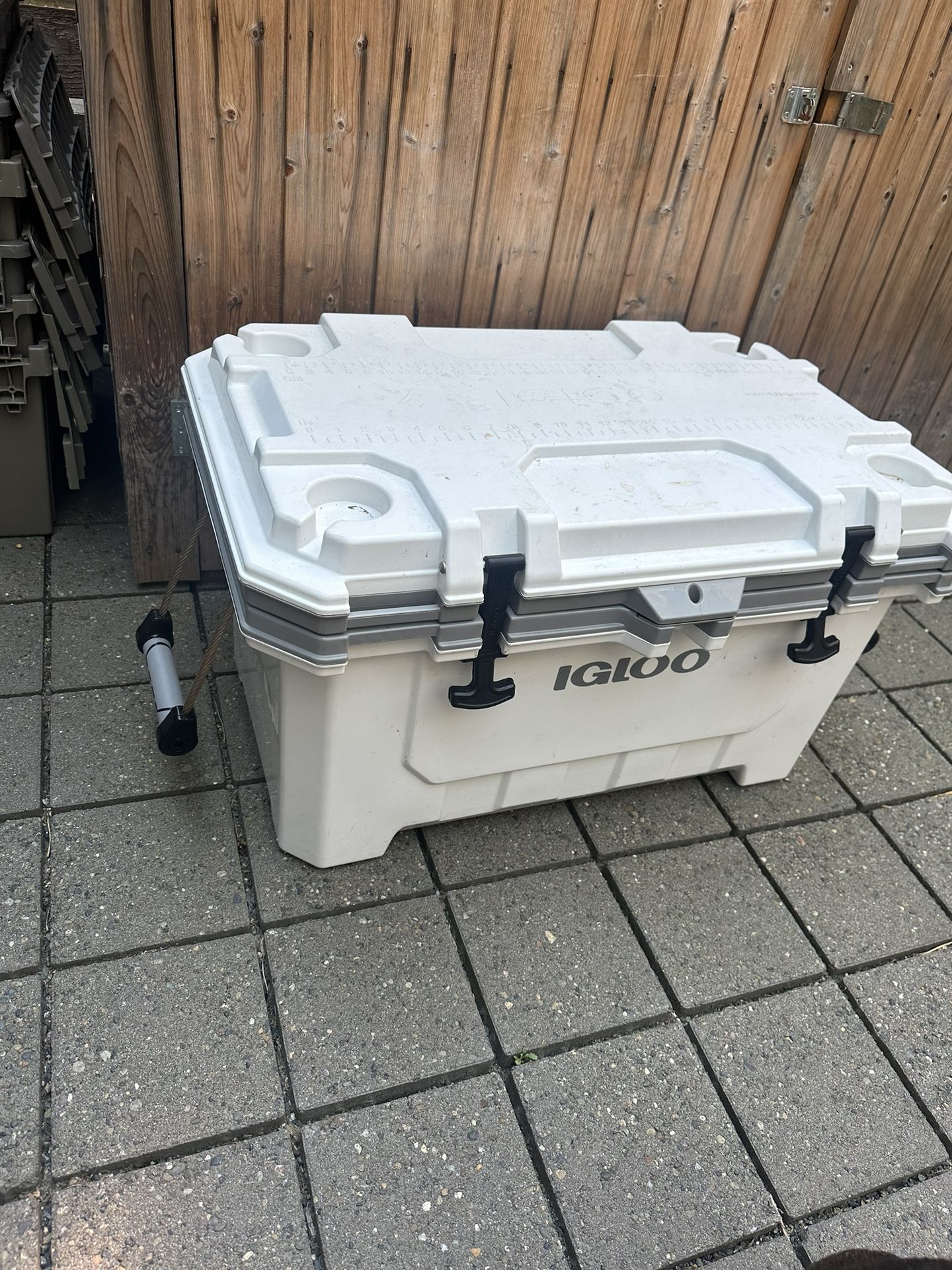 Large 70qt Hard Igloo IMX Cooler