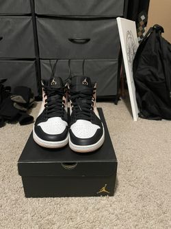 Used Air Jordan 1 Mid ‘Crimson Tint’