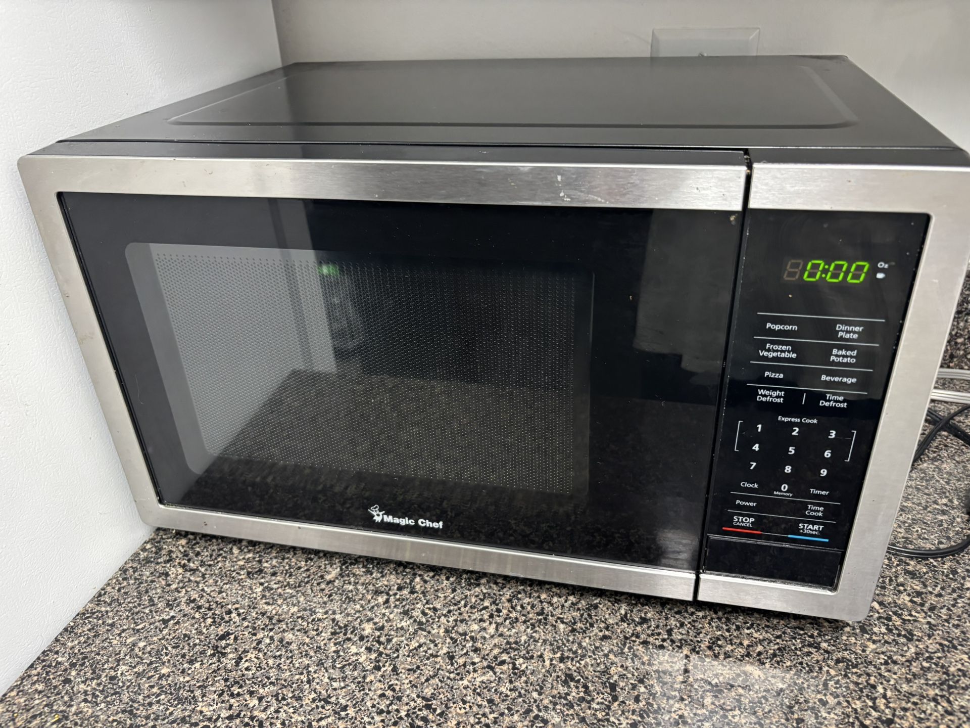 Magic  Chef Microwave 0.9 Cubic Feet