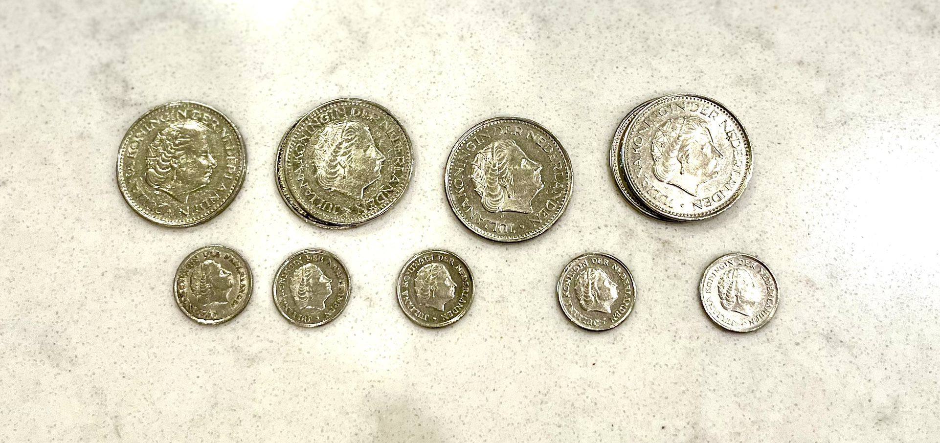 (11) Juliana Der Nederlands 1G & 20 Cent Coins 
