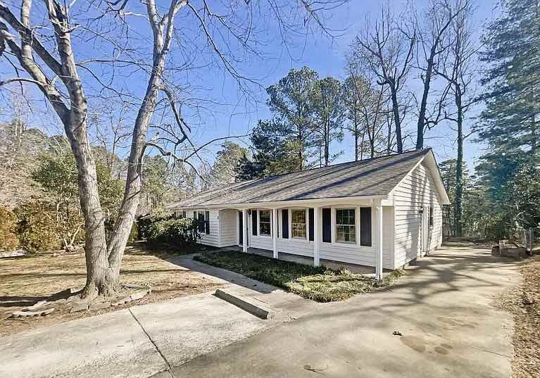 3 Bedroom 2 Bathroom - House