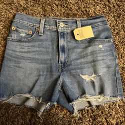 Woman’s Levi’s High Rise Shorts Size 26 Petite 