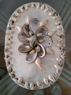 Hand Crafted Shell Box 🐚 New