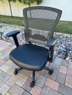 Premium Office Chair - Excellent Condition