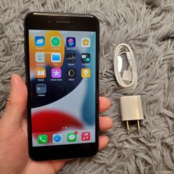 iPhone 7 Plus - UNLOCKED - Like New 