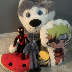 Plushies And Naruto Pillow 