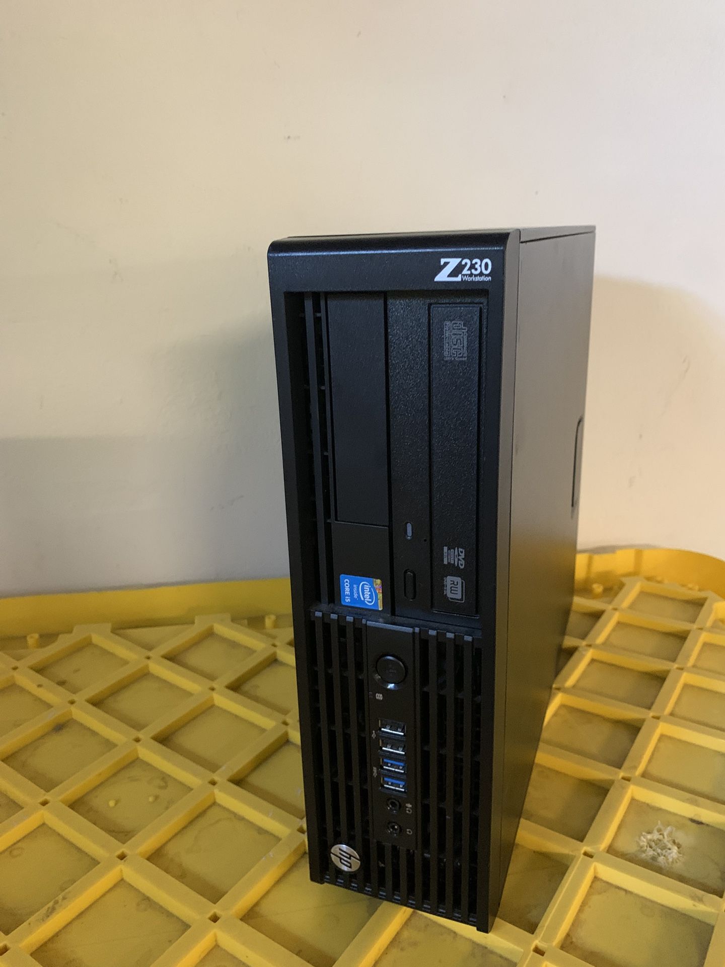 HP Z230 SFF Workstation Computer Intel Core i7-4790 3.60GHz 8GB 500GB