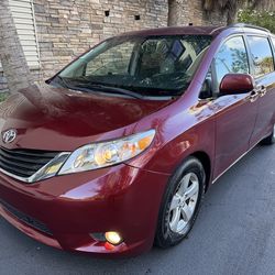 2012 Toyota Sienna