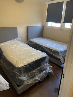 Twin Beds / Mattress Set