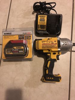 I’M USED 4 TIMES DEWALT 20 V MAX XR 1/2 INCHES IMPACT WRENCH KIT WITH DETENT PIN ANVIL AND BATTERY 6.0 FLEX VOLT WITH CHARGER