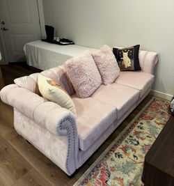 FREE COUCH 🩷