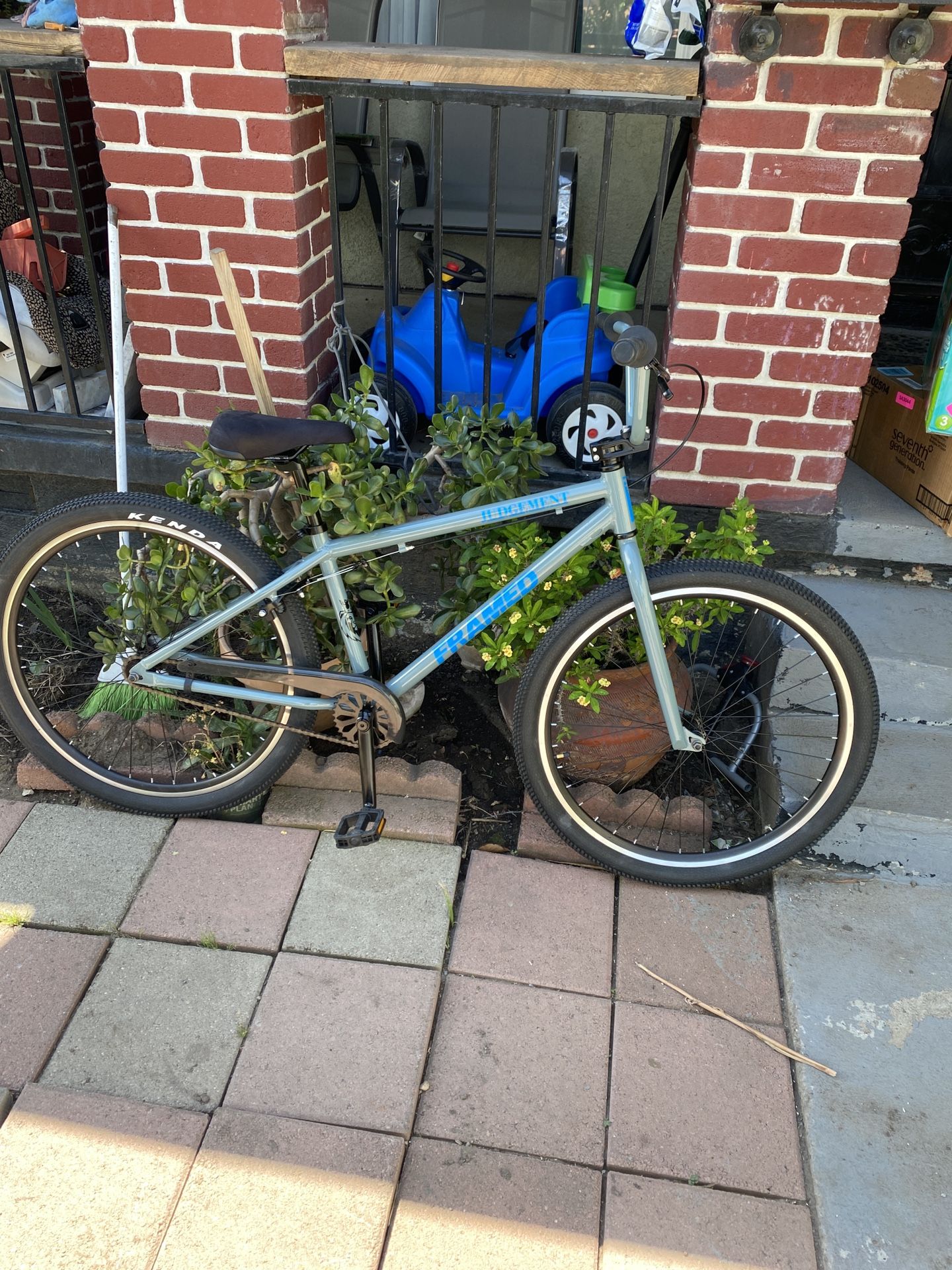 Framed wheelie bike