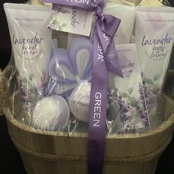 Beautiful Gift Basket Brand New