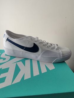 BRAND NEW NIKE 9.5