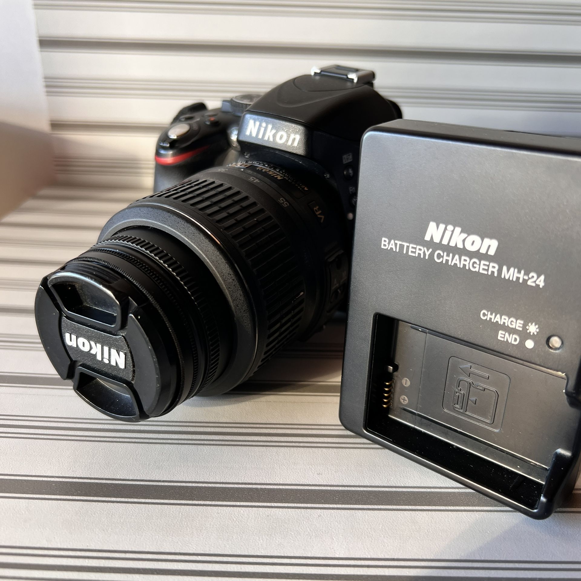 D5100 Nikon DX Camera with SLR 18-55mm : NIKKOR AF-S DSLR S