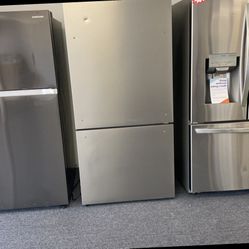HiSense Refrigerator With Bottom Freezer