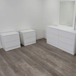 DRESSER WITH MIRROR AND TWO NIGHTSTANDS 