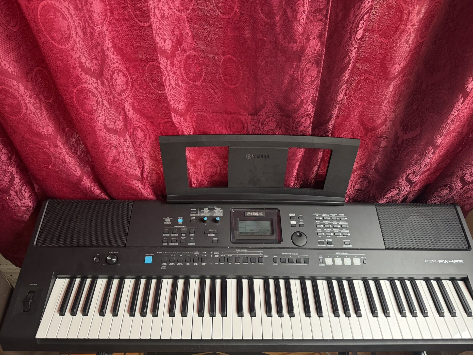 Yamaha PSR-EW425 76-Key Excellent Condition!