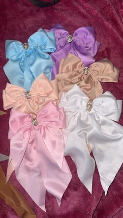 Bows or makeup bands