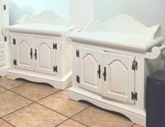 Two Matching End Tables/Nightstands