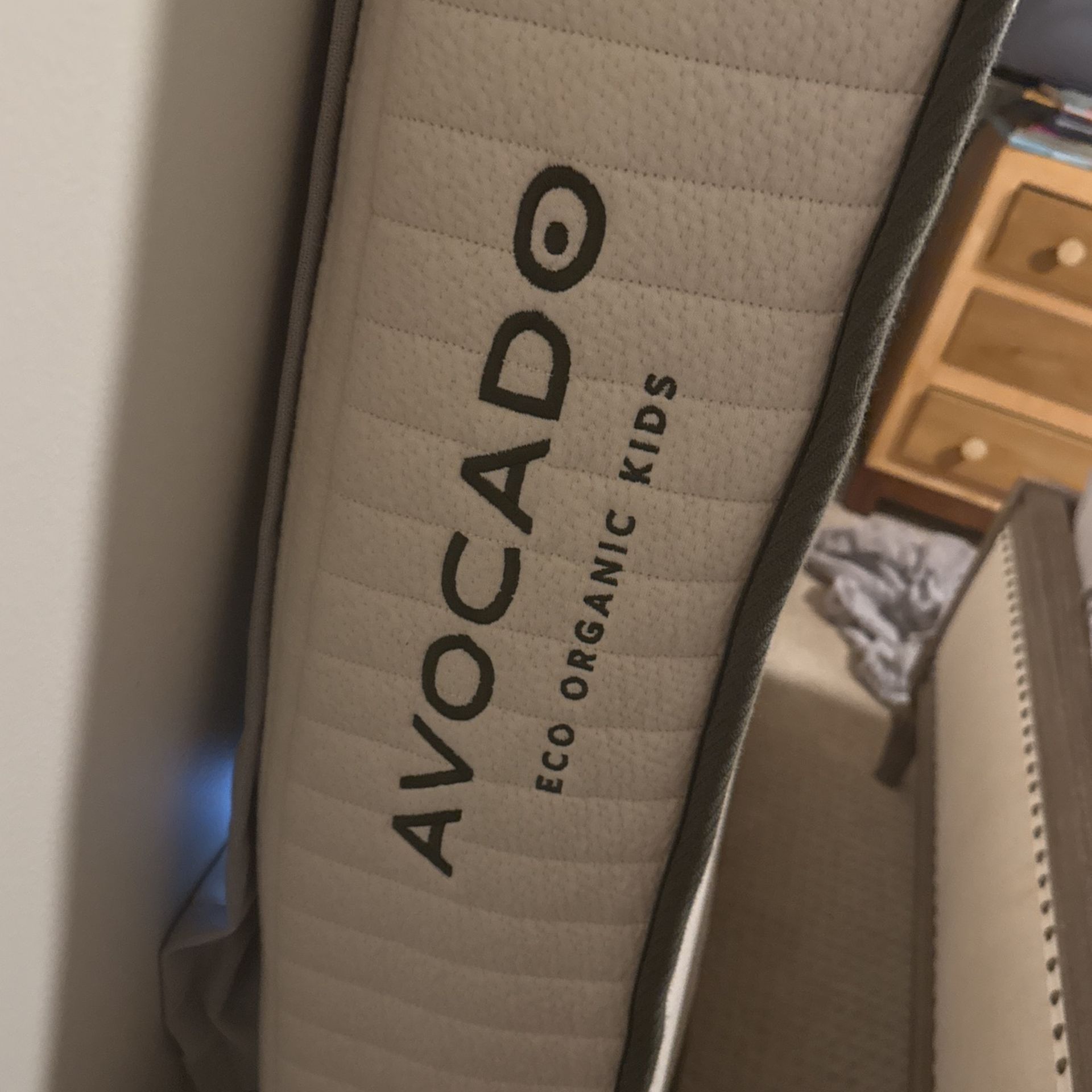 Avocado Organic Kids Mattress LIKE NEW SIZE Full