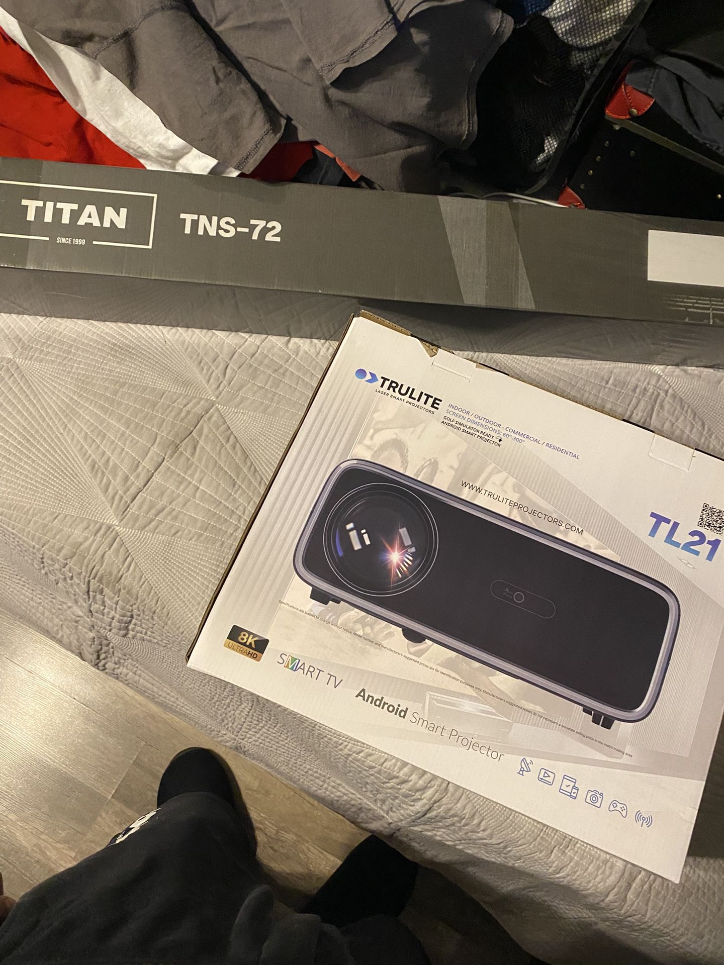 TL21 projector and screen TNS-72