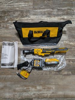 Dewalt Atomic 20V Max 1/2 In Ratchet Kit With 1 .7 Ah  Oil Resistant Battery