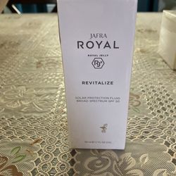 Jafra Royal Jelly Revitalize Broad Spectrum Spf50