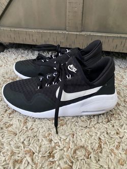 WOMENS NIKE SHOE 7.5