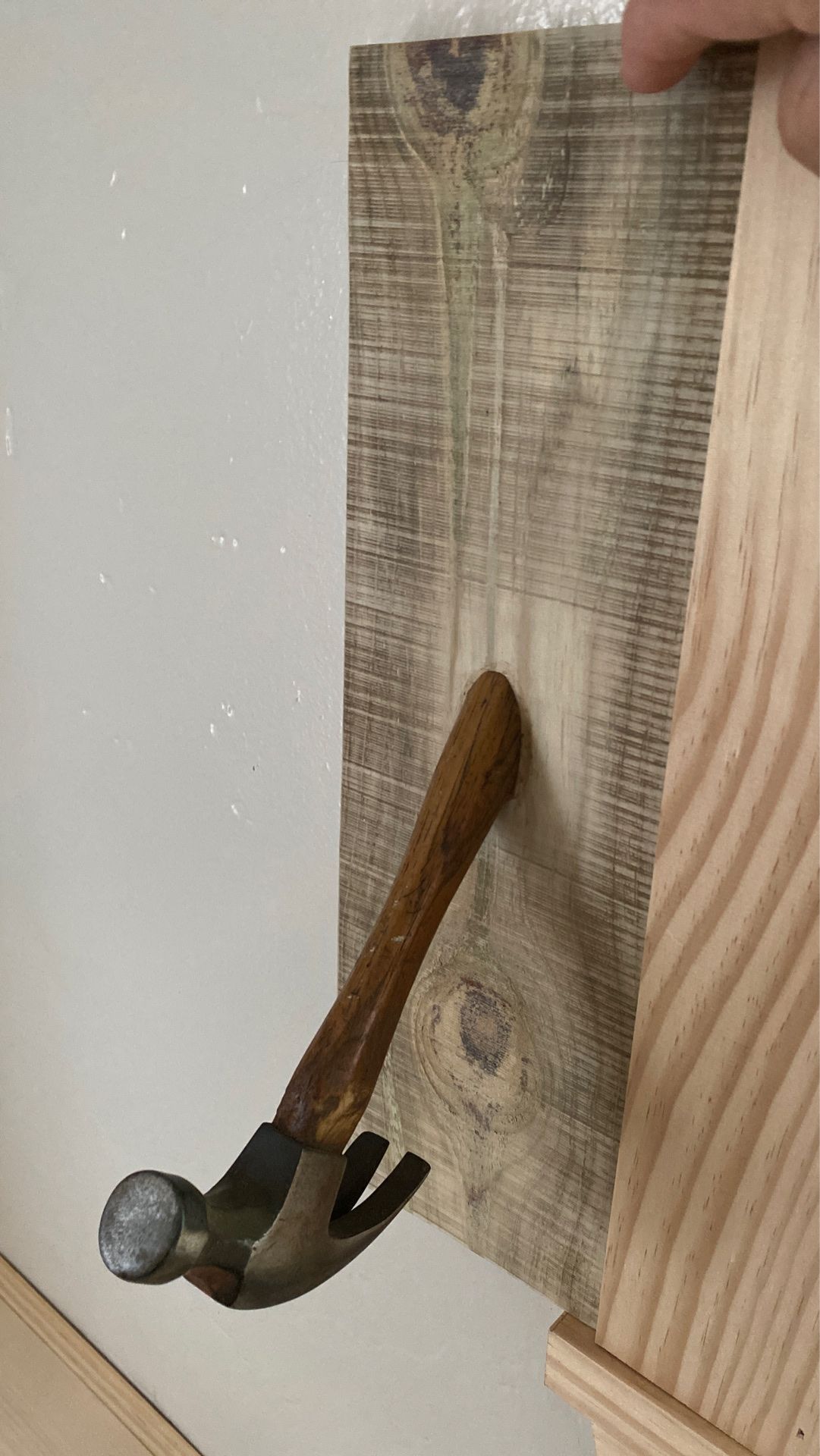 Hammer coat / hat rack