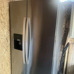 25 Cubic Foot Side By Side Refrigerator 