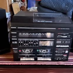 Vintage Magnavox Record Player, AM / FM & Cassette Player With Detachable Speakers
