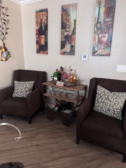 Sofa , area para vinos ,