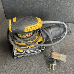 DEWALT 2.3 Amp 1/4 Sheet Sander
