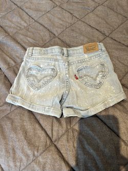 Levi’s Kid Shorts Size 6X Regular With Heart Shaped Pockets