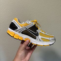 Nike Vomero 5 Yellow 