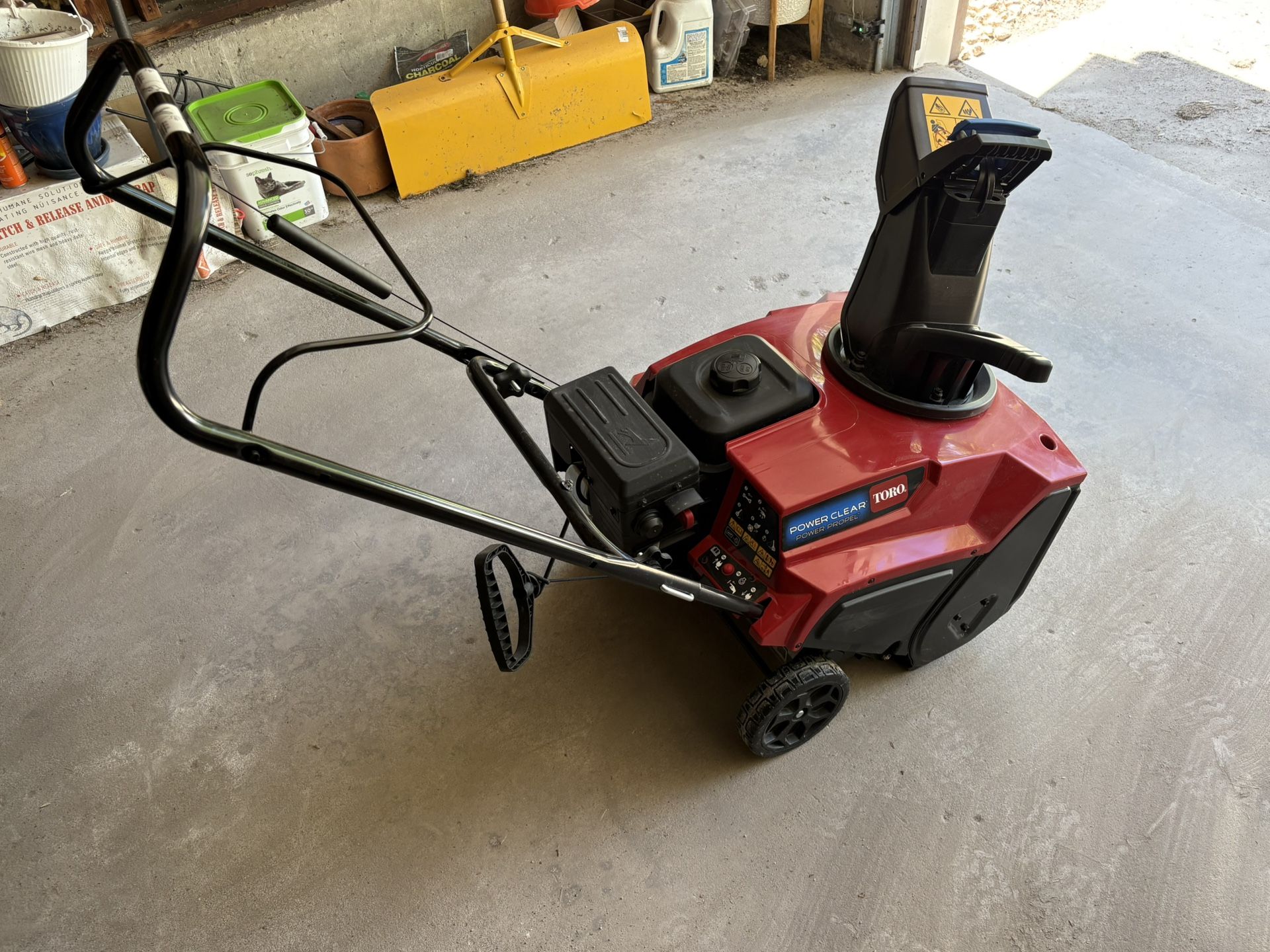 Toro Power Clear 721e Snow Blower