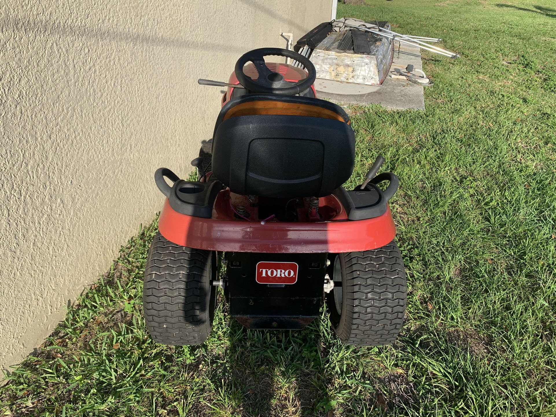 Toro LX 425 Twin Cam Riding Mower Sold as Is(PLEASE READ DESCRIPTION